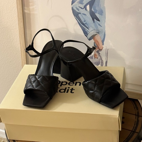 Open Edit Austyn quilted sandal, size 7 pre-owned in great condition. - no box - Picture 3 of 6